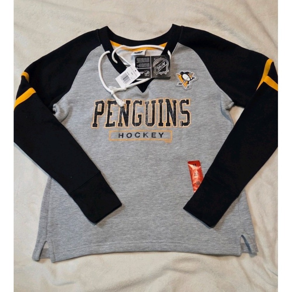 NWT PITTSBURG PENGUINS WOMENS LONG SLEEVE V NECK PULLOVER SWEATSHIRT MEDIUM